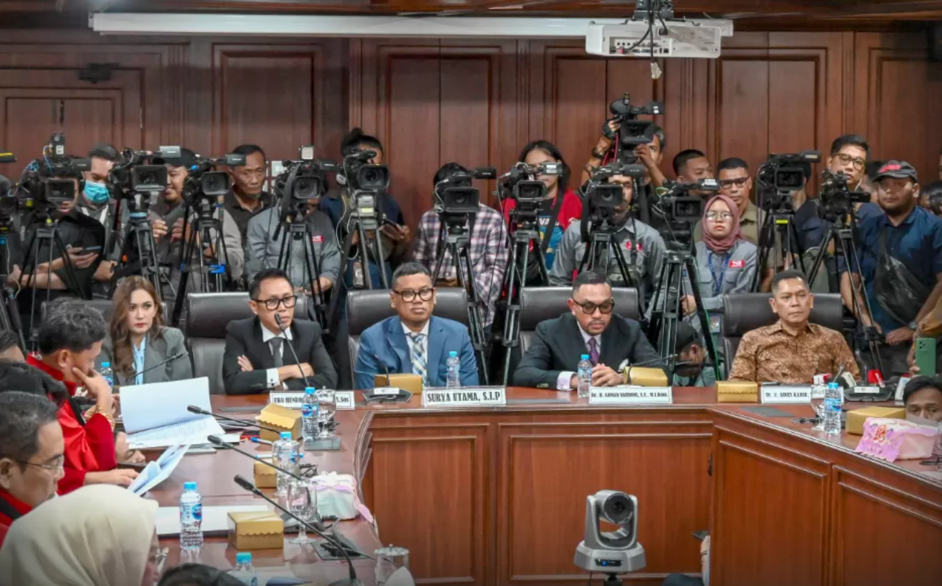 Putusan MKD Sidang Etik Sahroni, Uya & Nafa Urbach