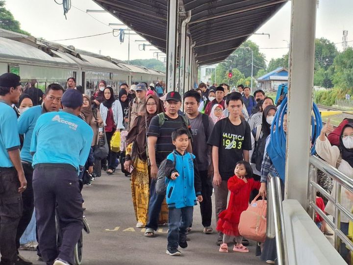 Arus Balik Stasiun Cirebon Nataru: Kenyamanan dan Tantangan