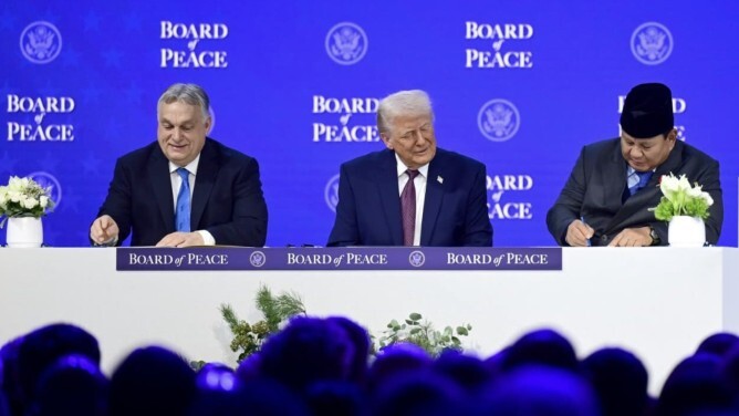 Prabowo dan Tanda Tangan Kontroversial di Davos