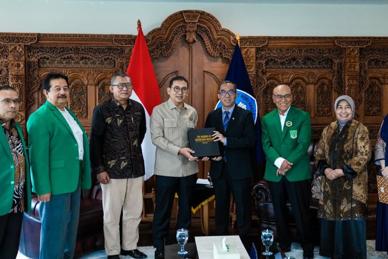 Kolaborasi Sejarah Menbud dan UNAS