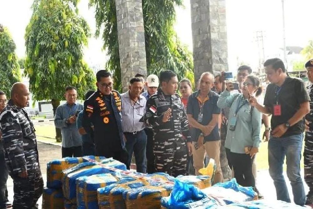 Penyitaan 1,4 Ton Sianida Ilegal Warnai Bitung