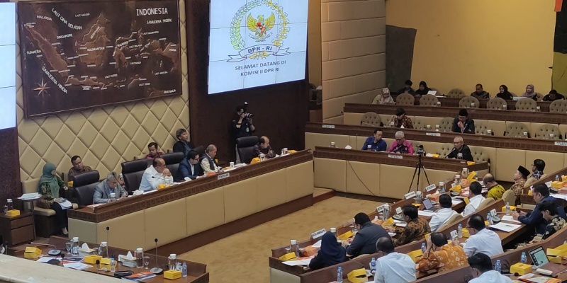 RDP Komisi II DPR dan Penyelenggara Pemilu 2026