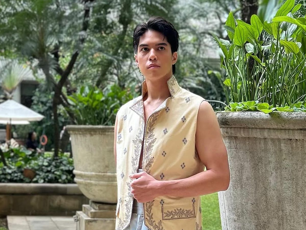 Gaya Regency El Rumi Bersama Desainer Didiet Maulana