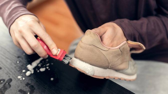 Rekomendasi Praktis: Pembersih Sepatu Instan Tanpa Bilas