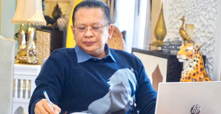 Tantangan Politis: Mengatasi Polarisasi Sosial